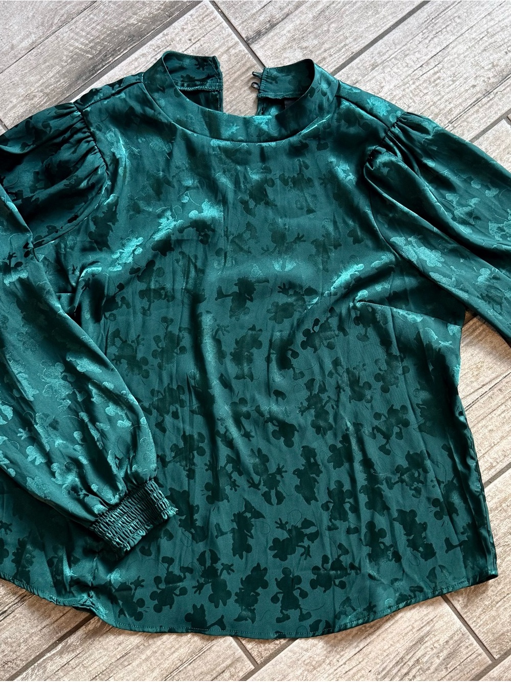 Disney Satin Mickey & Friends Jacquard Blouse Green Puff Sleeve Top Womens 2

.